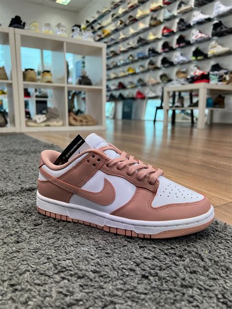 rose whisper nike dunk